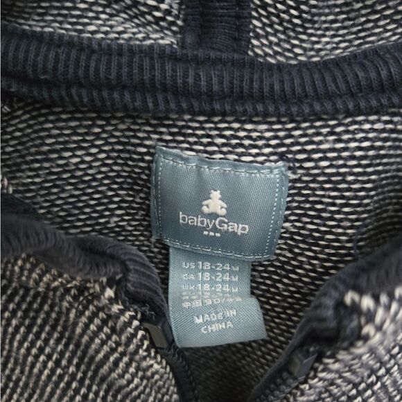 3/$20 Gap sweater size 18-24 m - Picture 4 of 4